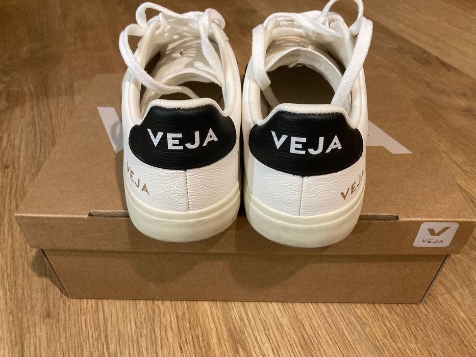 Бели кецове Veja