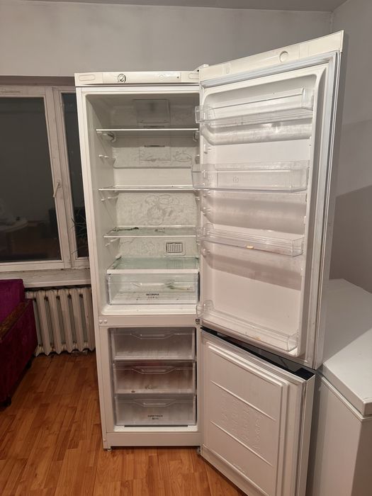 Холодильник Indesit