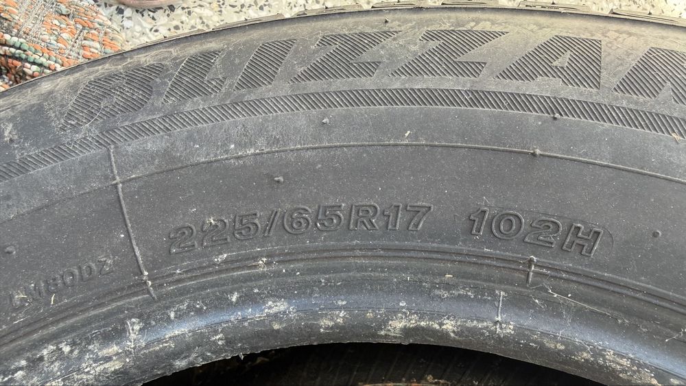 Гуми Bridgestone  225/65/17 зимни