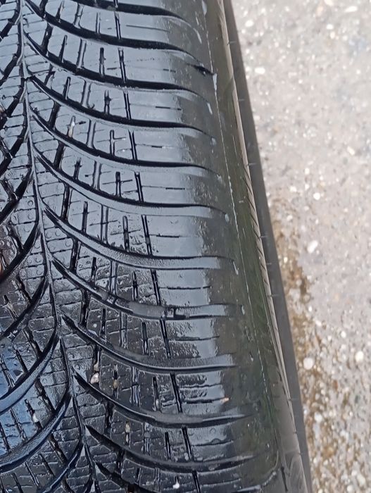 Vand o  anvelopa  Goodyear 4 season Vector 185/65/15