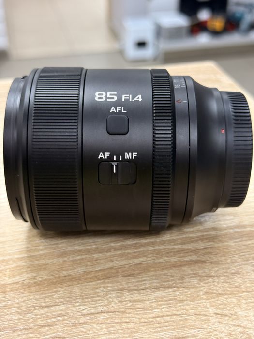 Обьектив Sirui 85FI.4 TM79