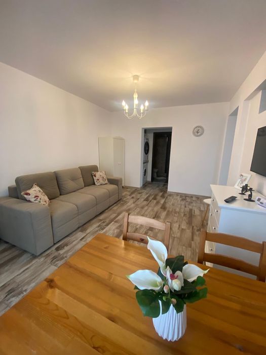 Inchiriez apartament