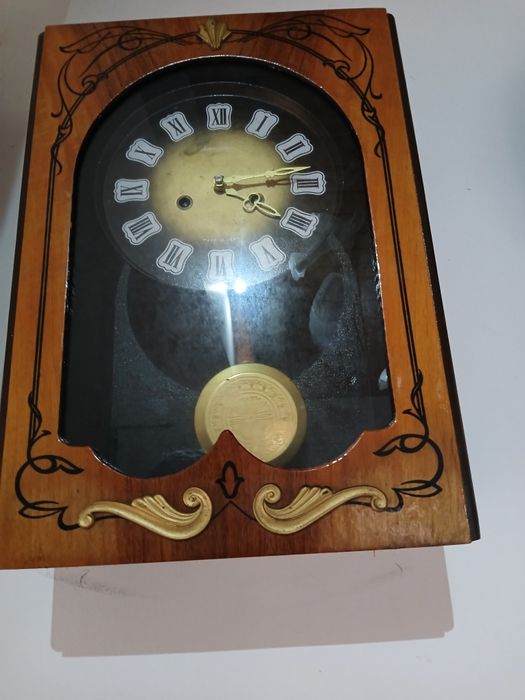 Ceas cu pendul vechi