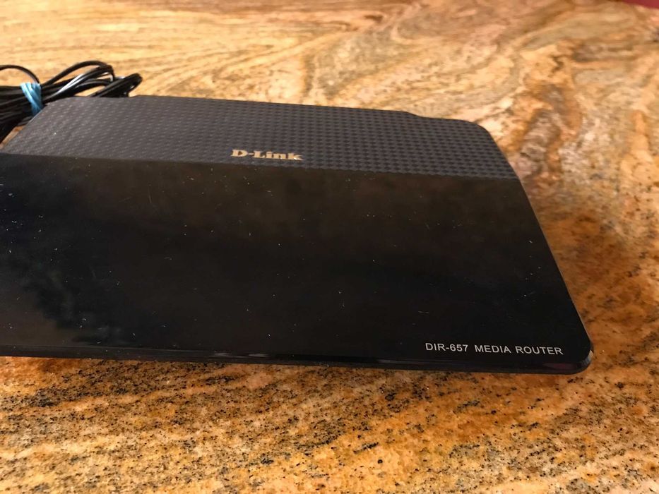 Медия Рутер D-link DIR - 657