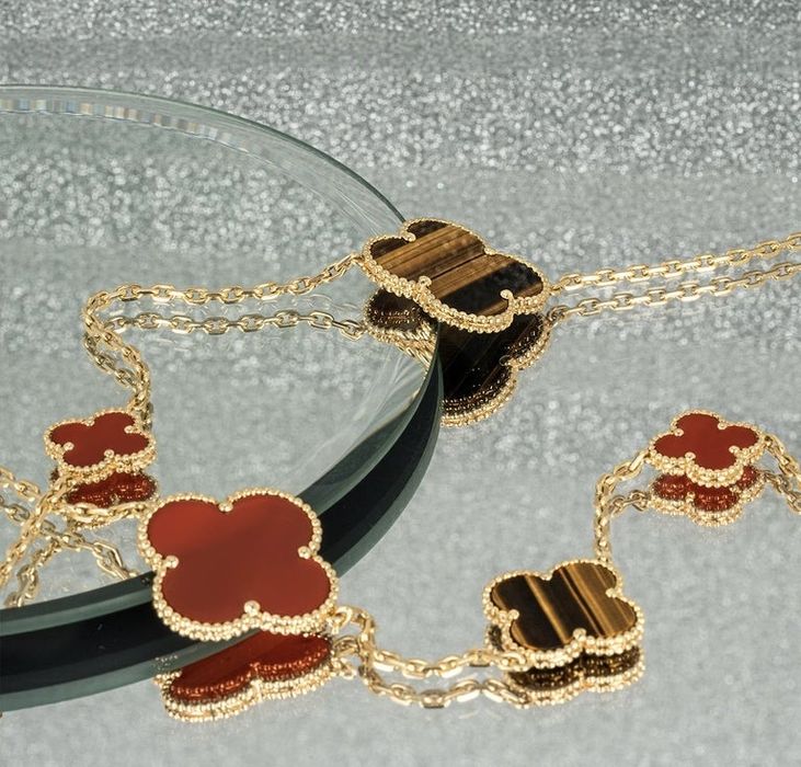 VCA Magic Alhambra Carnelian & Tiger eye колие