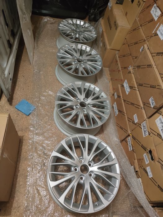 Продам комплект легкосплавных дисков.