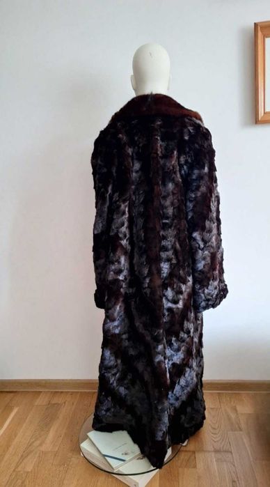 Haină lungă din blană naturală – elegantă, stare foarte bună