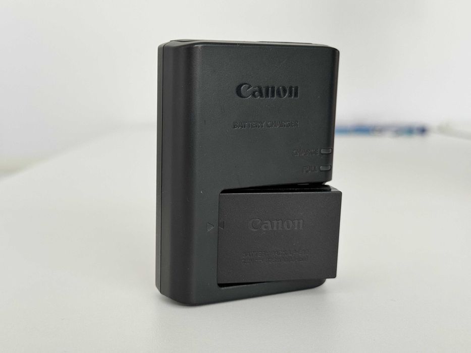 Canon EOS M50 + obiectiv EF-M 15-45mm IS STM — kit complet, la cutie.