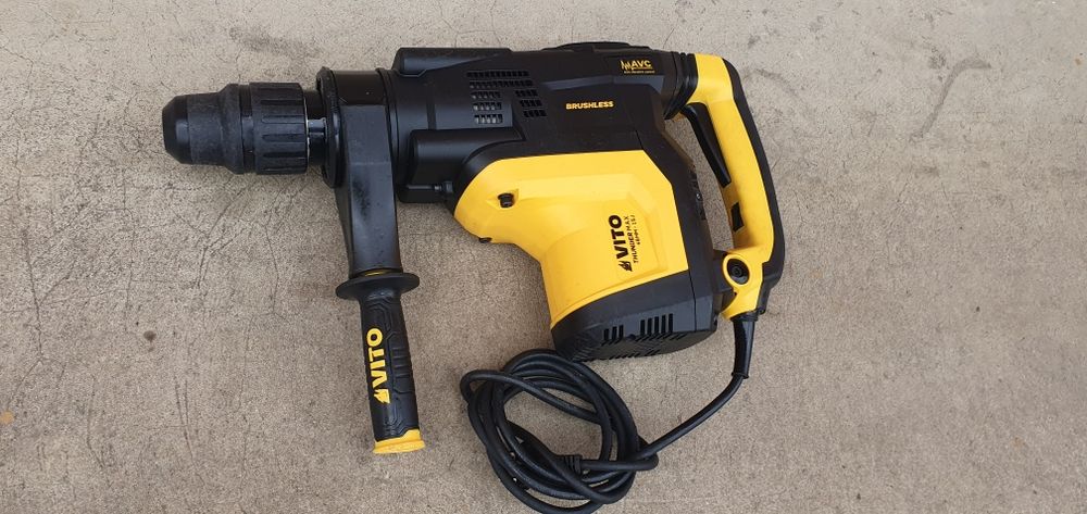 Ciocan rotopercutor mare .