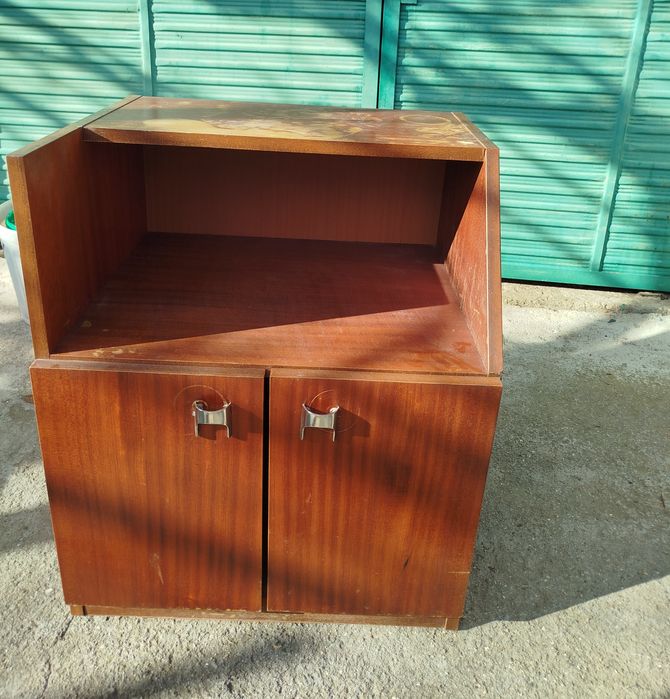 Старо шкафче от соца