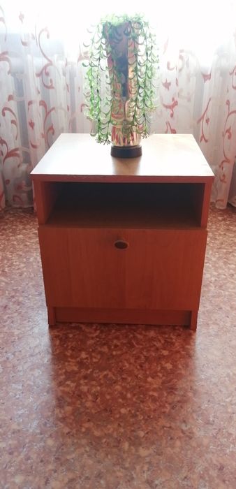Продам тумбочку для спальни