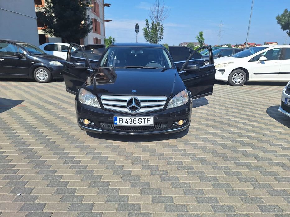 Mercedes-Benz C Masina functioneaza si se comporta bine nu are scurgeri de ulei .etc.