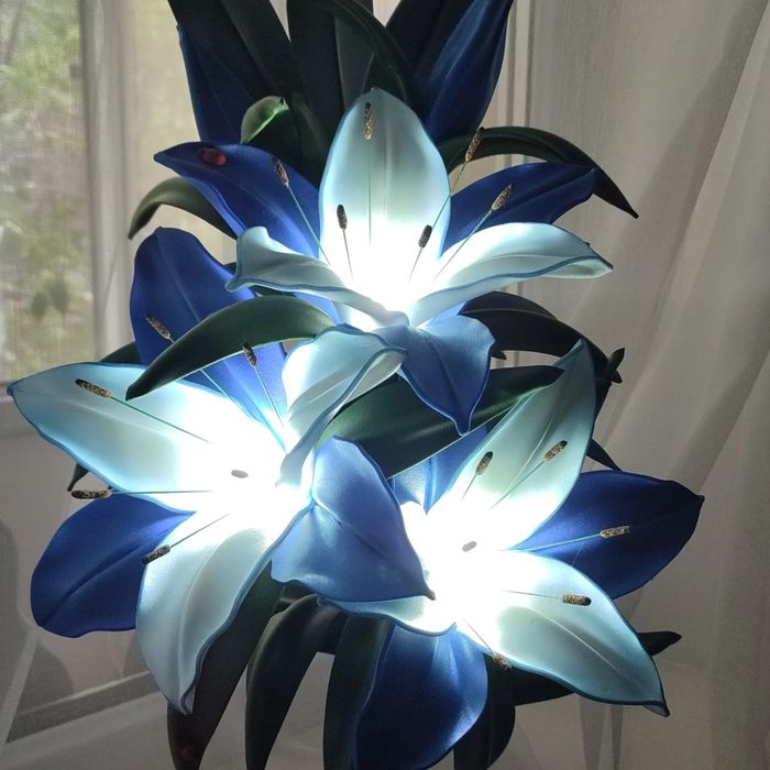 Цветы, светильник.