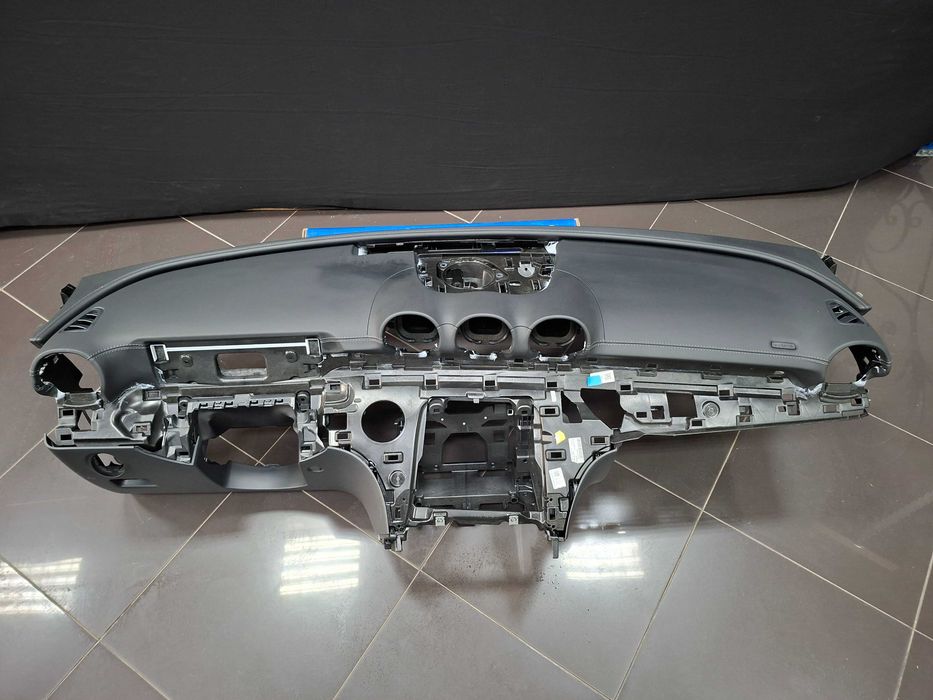 Ново Кожено Табло с Сив шев Mercedes W206 AMG