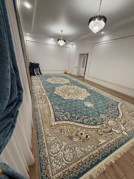 Иранский ковер. Размер: 3.5 × 7 метров.