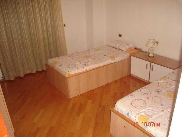 Дава се под наем Тристаен апартамент в Бургас, Изгрев - 80 кв.м за 255 € - Снимка #3