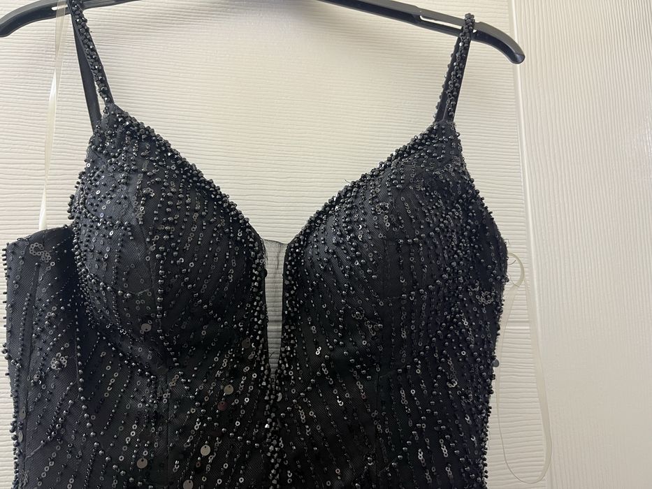 Черна бална рокля