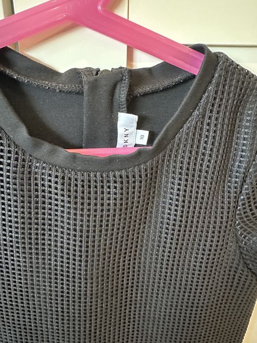 Елегантна  детскачерна рокля на DKNY за момиче