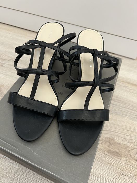 Продаются босоножки Charles & Keith