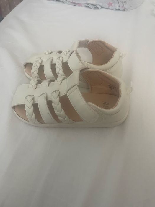 Детски бели сандали HM