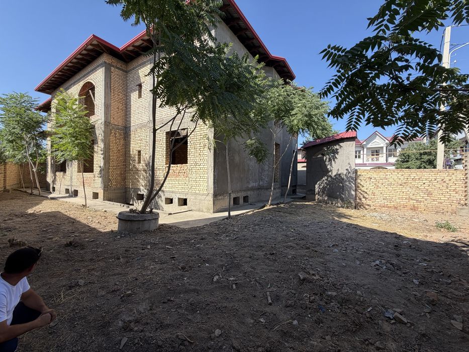 Продается участок с домом в элитной махалле SH83