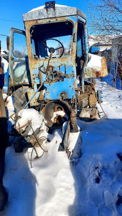 Продам трактор т 40 по запчастям.