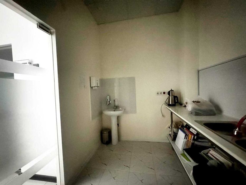 Ташсельмаш , Капитал Банк ул.Тараккият  140 кв.м мед. лаборатория