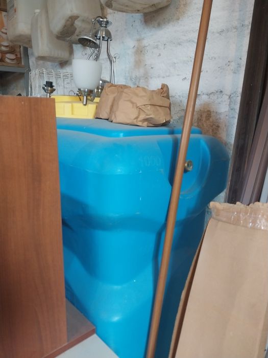 Бачок на 1000л продам