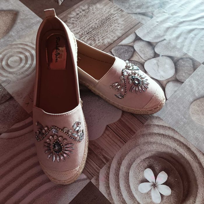 Нови еспадрили необувани