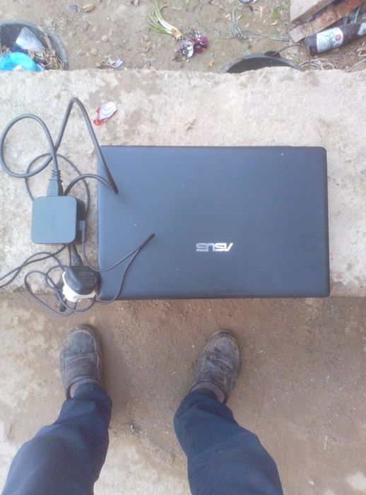 Asus x55a notbuk sotiladi