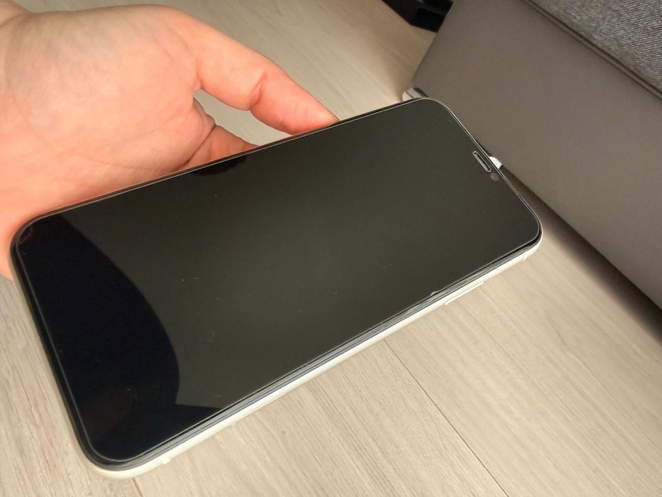 Vand Iphone 11, 128 GB (75% baterie)
