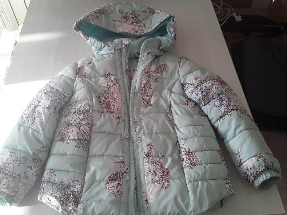 Продаются детские куртки  и кофты