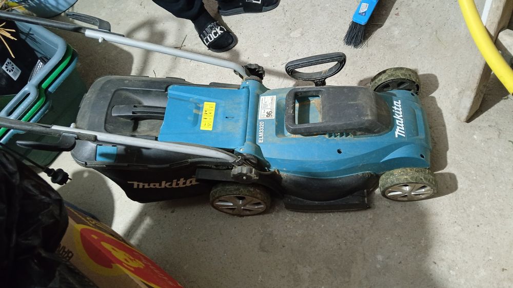 Mașină de tuns iarba Makita