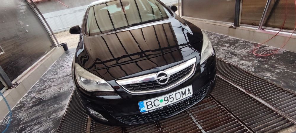 Opel Astra J 1.7 CDTI / 2010 / 196.264 km / Manuală / Senzori parcare/ Euro 5