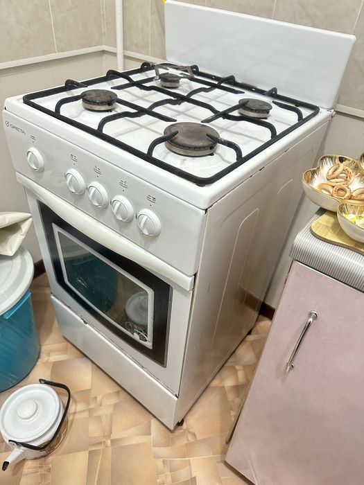 Продам газ плиту и стол