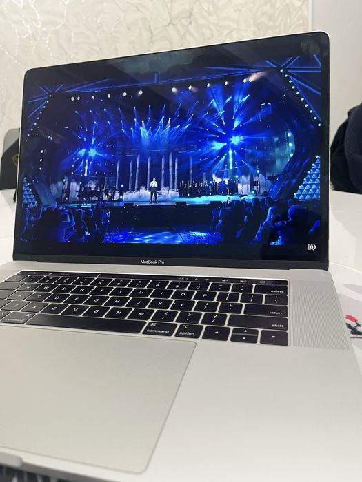 Продаю Macbook Pro 15