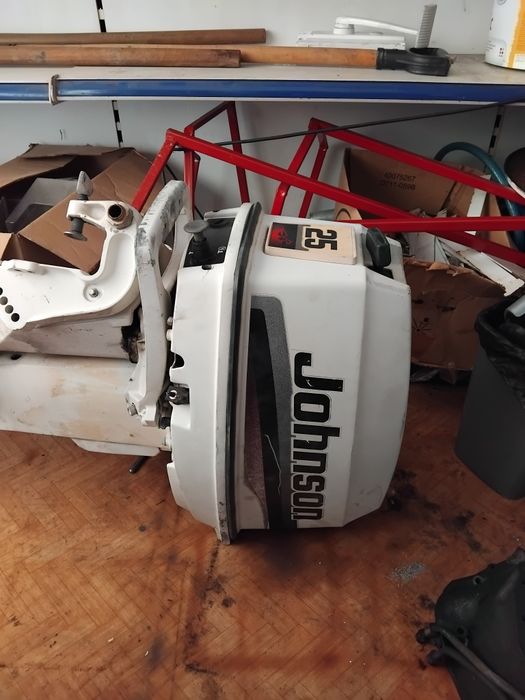 Извънбордов двигател Johnson 25 HP (Дълъг ботуш)
​ОПИСАНИЕ:
Продавам легендарен двутактов модел на Johnson, известен със своята здравина и безкомпроми