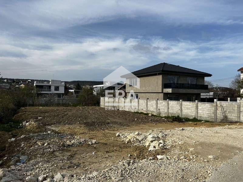 Урегулиран поземлен имот за продажба, с ПУП, ток, вода и проект за дву