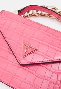 малка чанта Guess