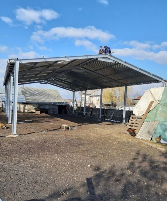 Vand hale metalice 8 metri lățime cu 20 metri lungime cu tot cu montaj