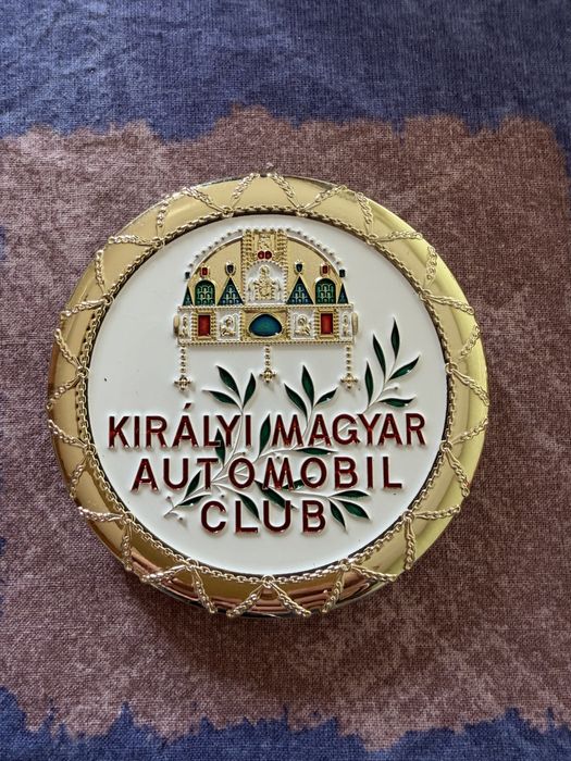 Емайлирани автомобилни емблеми