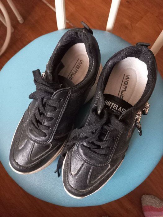 Продам красовки 3500