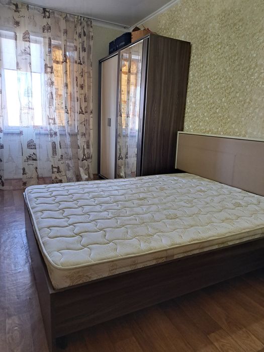 Продам спальный гарнитур