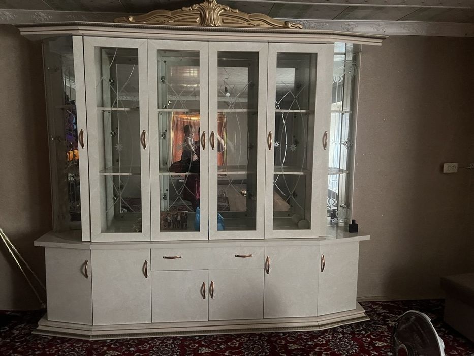 Spanli shkaf tirimon toshoyna stenka yangi ishlatilmagan  holati yaxsh