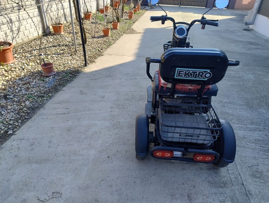 Vând triciclu electric