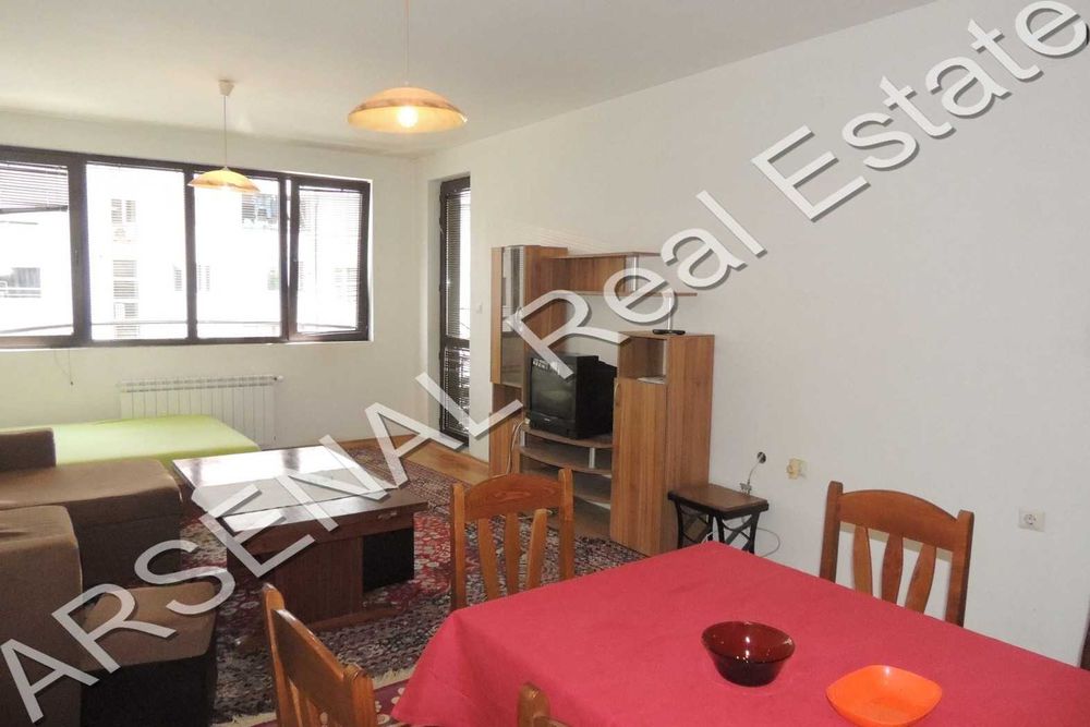 Тристаен апартамент под наем, Стрелбище