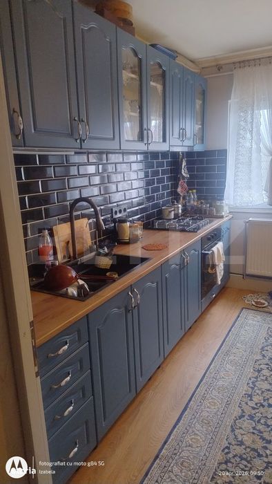 Apartament cu 2 camere, decomandat de vanzare – Zona UM