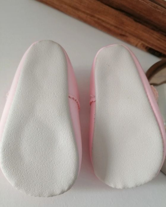 Pantofi din piele lăcuita pentru bebeluși