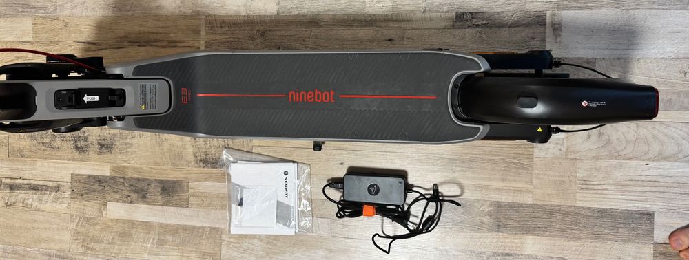Eлектрическа тротинетка Segway Ninebot E3 Pro 2025