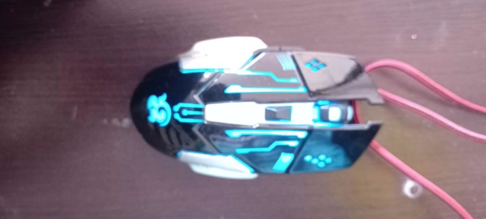 Геймърска мишка optical mouse rgb usb няма проблеми чисто нова